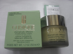 Clinique Dramatically Different Moisturizing Cream 50 foto