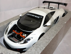 AUTOart McLaren MP4-12C GT3 varianta de strada 1:18 foto