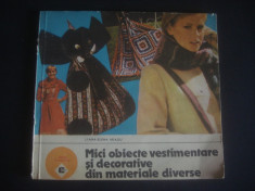 ELENA NEAGU - MICI OBIECTE VESTIMENTARE SI DECORATIVE DIN MATERIALE DIVERSE foto