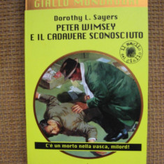 Dorothy L. Sayers - Peter Wimsey e il cadavere sconosciuto (in limba italiana)