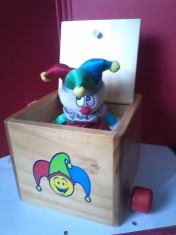 bnk jc Cutie de lemn muzicala cu clown foto