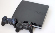 PlayStation 3 Slim 250gb. 2 Controller Ps3 camera eye.20 jocuri ps3 .cablu hdmi foto
