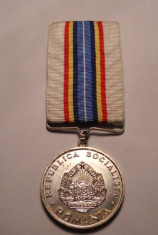 Medalia Pentru Servicii Aduse in Apararea Oranduirii Sociale si de Stat foto