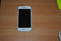 Telefon Samsung Galaxy J1 foto