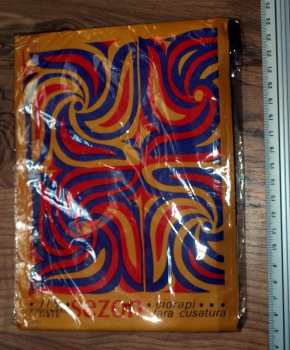CIORAPI / DRES NEFOLOSITI . IN AMBALAJ , ROMANESTI - , ANII 68 FABRICATI SIBIU