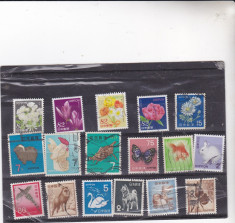 Un lot de timbre st diferite flori si animali japoneze foto