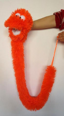 Marioneta teatru de papusi, papusa manuala, sarpe portocaliu, foarte lung, pufos foto