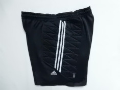 Pantaloni portar Adidas cu aparatori laterale; 92-120 cm talie elastica etc. foto