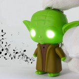 Breloc film STAR WARS YODA ochi luminosi + cutie simpla cadou