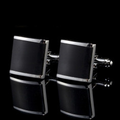 Butoni eleganti argintii cu negru forma patrata + cutie simpla cadou