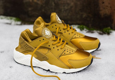 noul model NIKE HUARACHE GOLD PE STOC REDUSI DE LA 375 LEI - CURIER GRATUIT ! foto