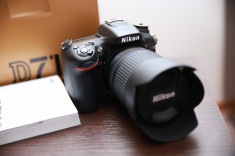 Nikon D7100 cu obiectiv zoom 18-105 VR2 foto
