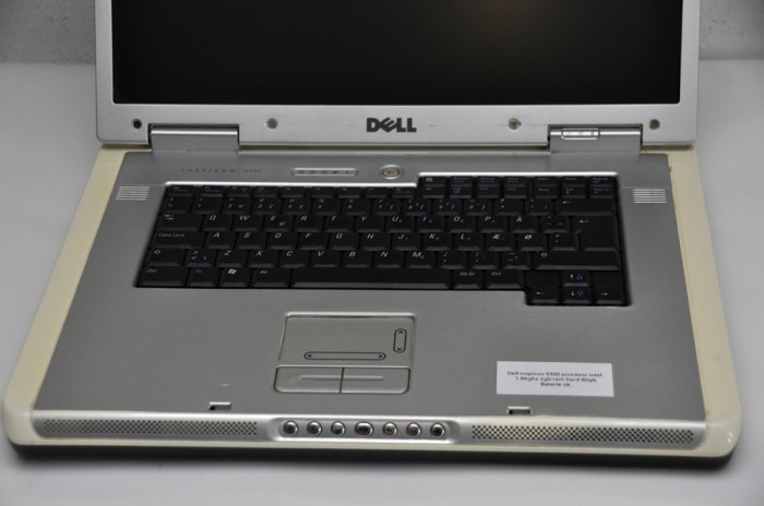 Laptop Dell Inspiron 9300 17" Pentium M 1.86 GHz 2GB DDR2 80GB DVD-RW foto mare Laptop Dell Inspiron 9300 17" Pentium M 1.86 GHz 2GB DDR2 80GB DVD-RW foto mare