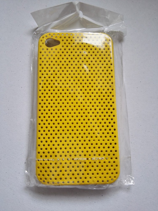 Husa iPhone 4 4s perforata galbena noua