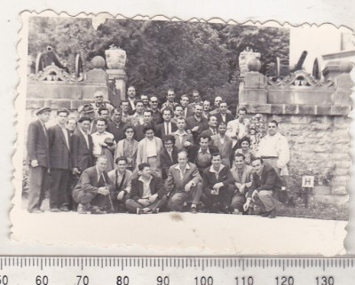 bnk foto - Sinaia - Castelul Peles - grup la tunuri - 1960 foto