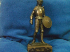 Soldat in armura metal masiv suflat bronz foto