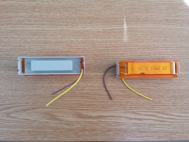 Lampa laterala Gabarit Remorca TIR 24v PORTOCALIE SET 2 Buc AL-TCT-1514 Lampa laterala Gabarit Remorca TIR 24v PORTOCALIE SET 2 Buc AL-TCT-1514