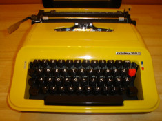 Masina de scris PRIVILEG 350 T(lipsa 2 piulite de fixare a benzii de scris) foto