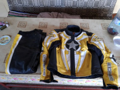 Costum moto din piele foto