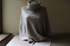 Poncho Modissa, 55% matase, 45% casmir, camel, tricot foarte gros, cu torsade foto