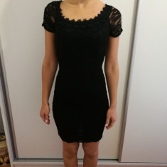 Rochie scurta, neagra, cu dantela foto