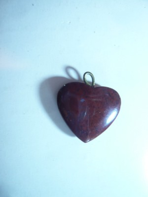 Medalion Inimioara din jasp rosu , 1,7x1,5 cm, cu imperfectiune din prelucrare foto