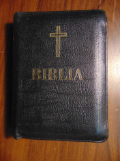 Biblia, tiparita sub indrumarea prea fericitului parinte Teoctist foto