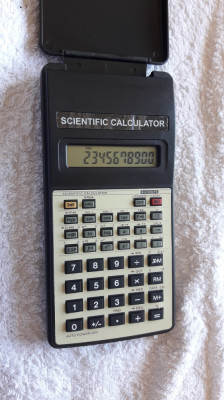 CALCULATOR SCIENTIFIC 8+2 DIGITS foto