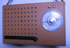 un radio vechi romanesc electronica de colectie vintage anii 60 Turist foto