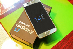 Telefon Samsung Galaxy S7 Gold foto