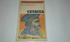 ISMAIL KADARE - CETATEA - colectia Romanului istoric - foto