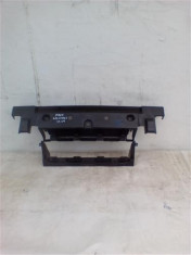 Suport central din plastic prindere bara fata Land Rover Discovery2 An 1999-2004cod DQO000080 foto