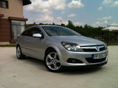 Opel Astra GTC 2.0T foto