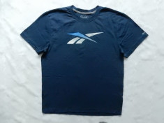 Tricou Reebok. Marime L: 55 cm bust, 69 cm lungime, 47 cm intre umeri;impecabil foto