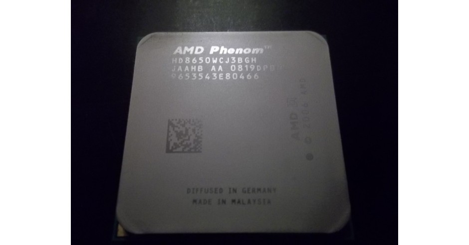 AMD HD8400WCJ3BGD Phenom X3 8400 2,1 GHZ socket AM2+ 3 coeurs