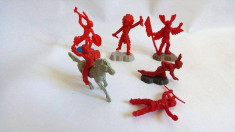#2 Lot 6 figurine indieni plastic rosu si un cal, cca. 6cm, marcati TEXAS foto