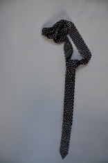 Cravata argintie cu forma clasica si design de strasuri gri, fine foto