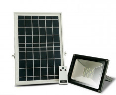 Proiector LED 20 W cu panou solar 10 W senzor lumina telecomanda acumulator foto
