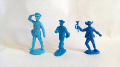Lot 3 figurine plastic albastru soldati marimi diverse, colectie foto