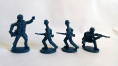 Lot 4 figurine plastic albastru inchis, soldati colectie foto