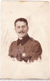 Bnk foto - Ofiter roman decorat cu Coroana Romaniei in grad de ofiter , WW I, Alb-Negru, Militar, Romania 1900 - 1950
