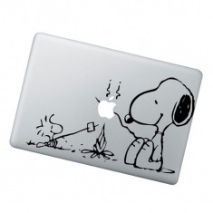 Sticker pentru Apple Macbook cu catelul Snoppy foto