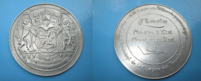 Medalia Edmund Leburton Belgia in metal alb.