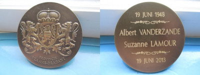 5155-Medalia regalista cu heraldica cu lei si coroana bronz A Vanderzande. foto