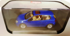 Macheta VW Golf albastru 5 3 usi 2003, 1:43 foto