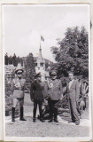 Bnk foto - Ofiteri in fata Palatului Peles - anii `40, Alb-Negru, Romania 1900 - 1950, Militar