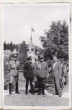 bnk foto - Ofiteri in fata Palatului Peles - anii `40