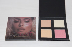 Paleta Huda Beauty Iluminator + Blush 3D Highlighter Palette foto