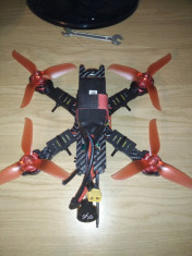 Construiesc FPV drone/quadcopters pentru divertisment sau curse foto