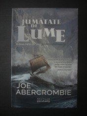 JOE ABERCROMBIE - JUMATATE DE LUME a doua parte din seria MAREA SFARAMATA foto